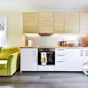  Apartment A Two Bedroom A Stride Away From Meridian Greenwich